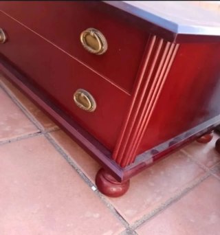 MADERA NOBLE Y ORNAMENTACIÓN DORADA