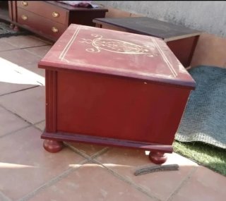 MADERA NOBLE Y ORNAMENTACIÓN DORADA