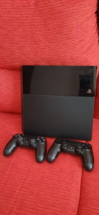 PS4 (PlayStation 4) Negra + Videojuegos+ 2 mandos