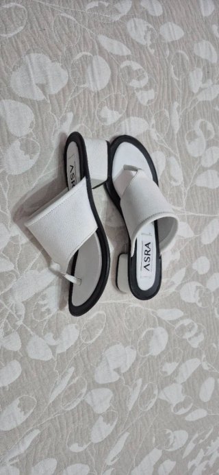 Sandalias ASRA blancas