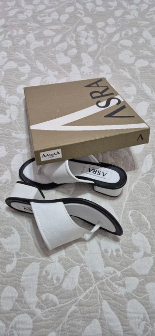 Sandalias ASRA blancas