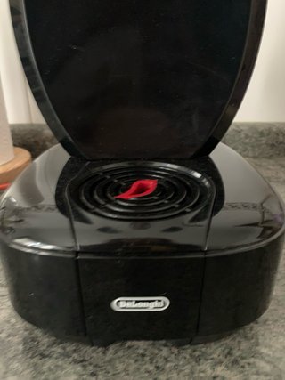 Cafetera Dolce Gusto Delonghi Negra