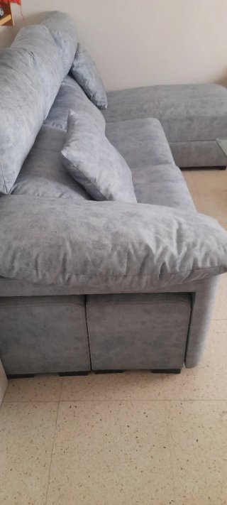 Sofá gris de tela casi nuevo