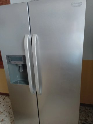 Nevera Americana con dispensador de  aqua y hielo