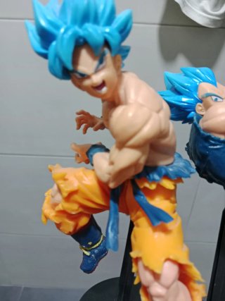 Figuras Goku y Vegeta