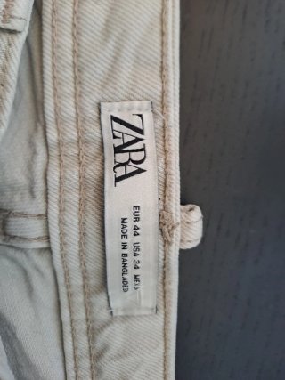 Pantalón corto Zara beige talla 44