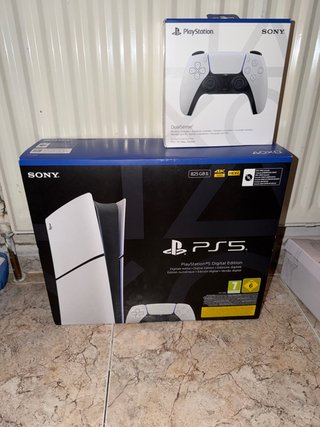 Playstation 5 Digital Precintada + 2 Mandos