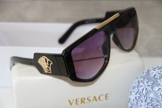 Gafas de Sol Negras y Moradas
