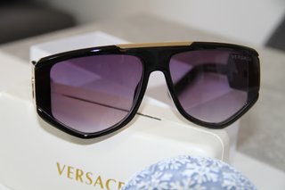 Gafas de Sol Negras y Moradas
