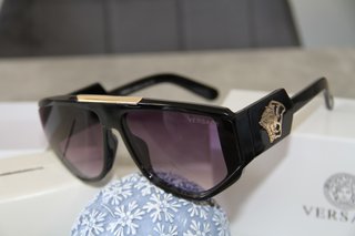 Gafas de Sol Negras y Moradas