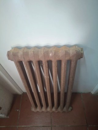 Radiador de hierro fundido antiguo