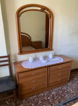 Cómoda de madera vintage retro