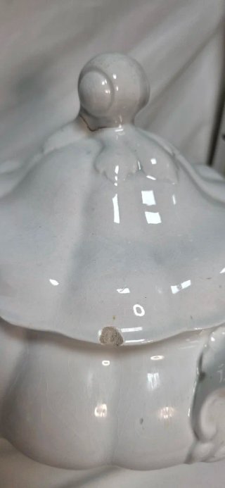 Sopera de cerámica blanca