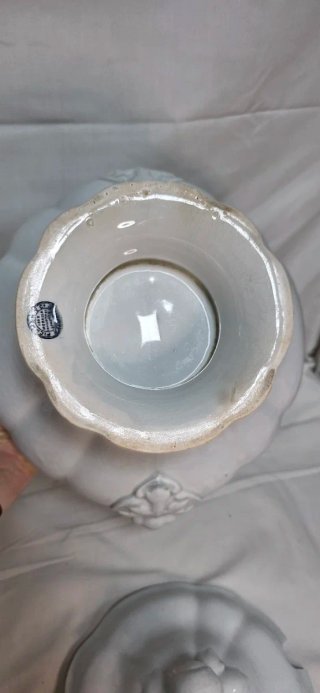 Sopera de cerámica blanca