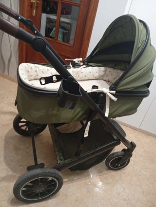 Carro de bebé verde