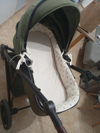 Carro de bebé verde