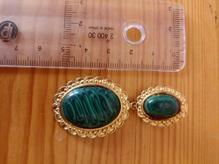Pendientes dorados con  malaquita