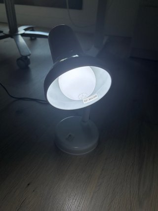Lámpara de escritorio blanca