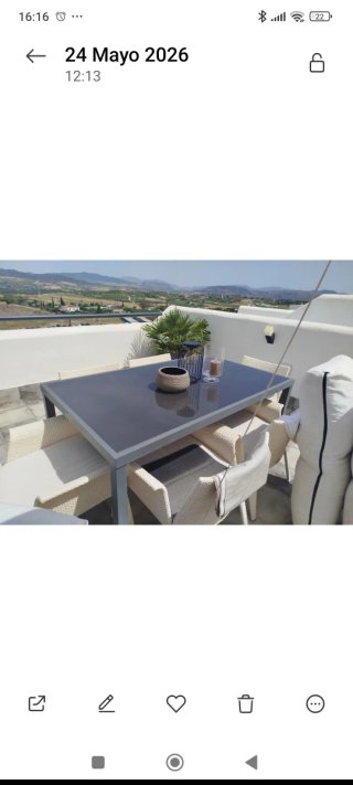 Tavolo da giardino grigio e beige