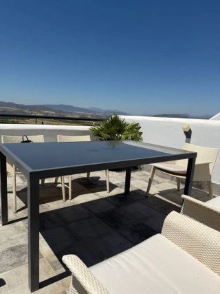 Tavolo da giardino grigio e beige