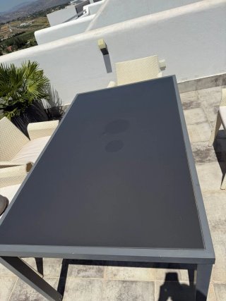 Tavolo da giardino grigio e beige