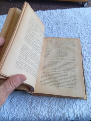 Libro antiguo en latín. 1890
