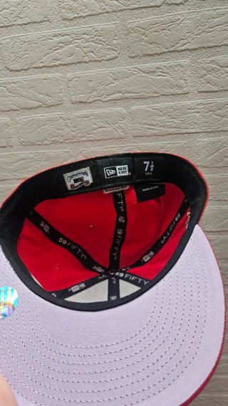 Gorra New Era Roja con Rosa