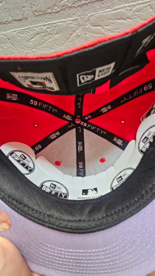Gorra New Era Roja con Rosa