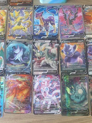 Cartas Pokémon V y VMAX