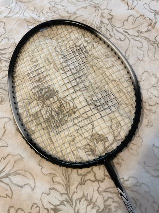 Raqueta de bádminton negra