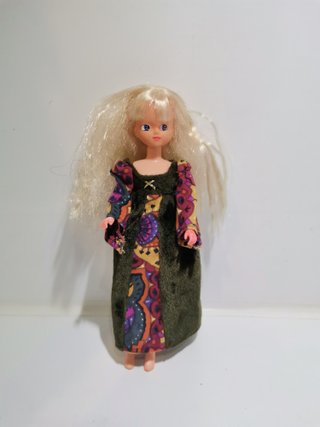 Muñeca Chabel con traje de Julieta