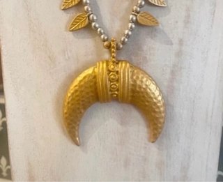 Collar Luna Dorada con Hojas Plateadas