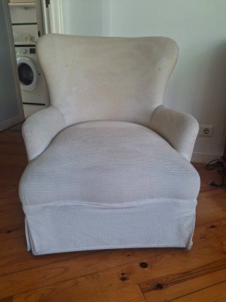 Sillón de tela beige