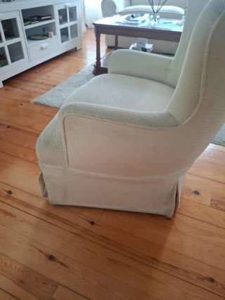 Sillón de tela beige