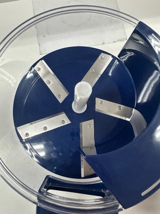 Picadora de alimentos eléctrica azul