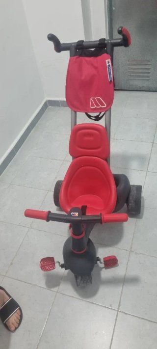 Triciclo infantil rojo y negro