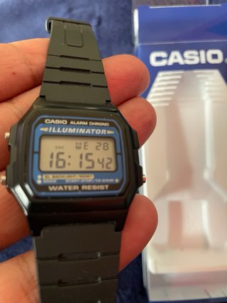Reloj Casio F-105 W Negro y Azul “El illuminator”