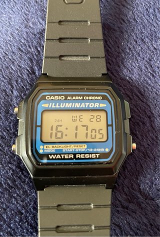 Reloj Casio F-105 W Negro y Azul “El illuminator”