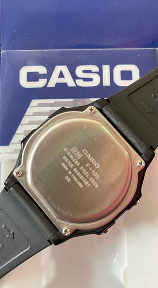 Reloj Casio F-105 W Negro y Azul “El illuminator”