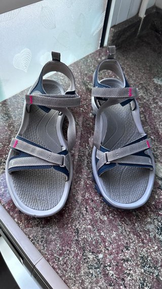 Sandalias de trekking grises