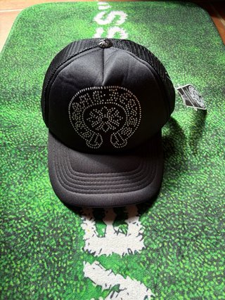 Gorra Trucker Chrome Hearts Negra con Tachuelas