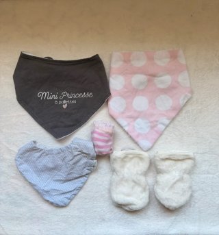 Lote Ropa Bebé: Baberos y Patucos