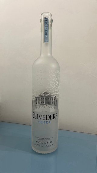 Bottiglia Belvedere Vodka vuota per decorazioni