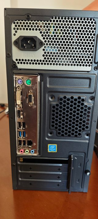Torre PC Negra con Puertos USB Frontales
