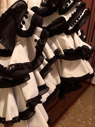 Vestido Flamenco Blanco y Negro