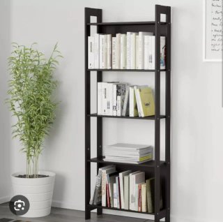 Scaffale in legno marrone di Ikea