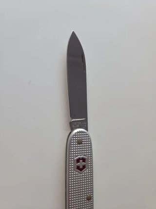 Navaja Victorinox Plata y otra camuflaje