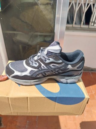 Asics Gel NYC Negras Talla 42