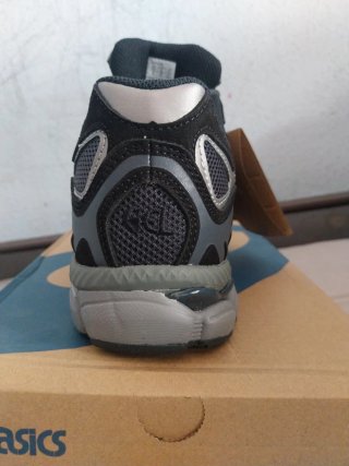 Asics Gel NYC Negras Talla 42