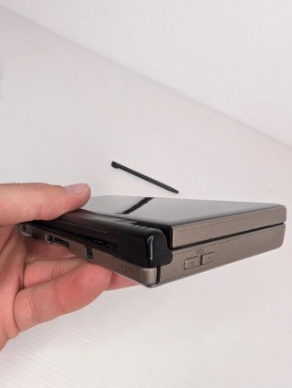 Nintendo DSi XL Grigio Scuro + Caricatore